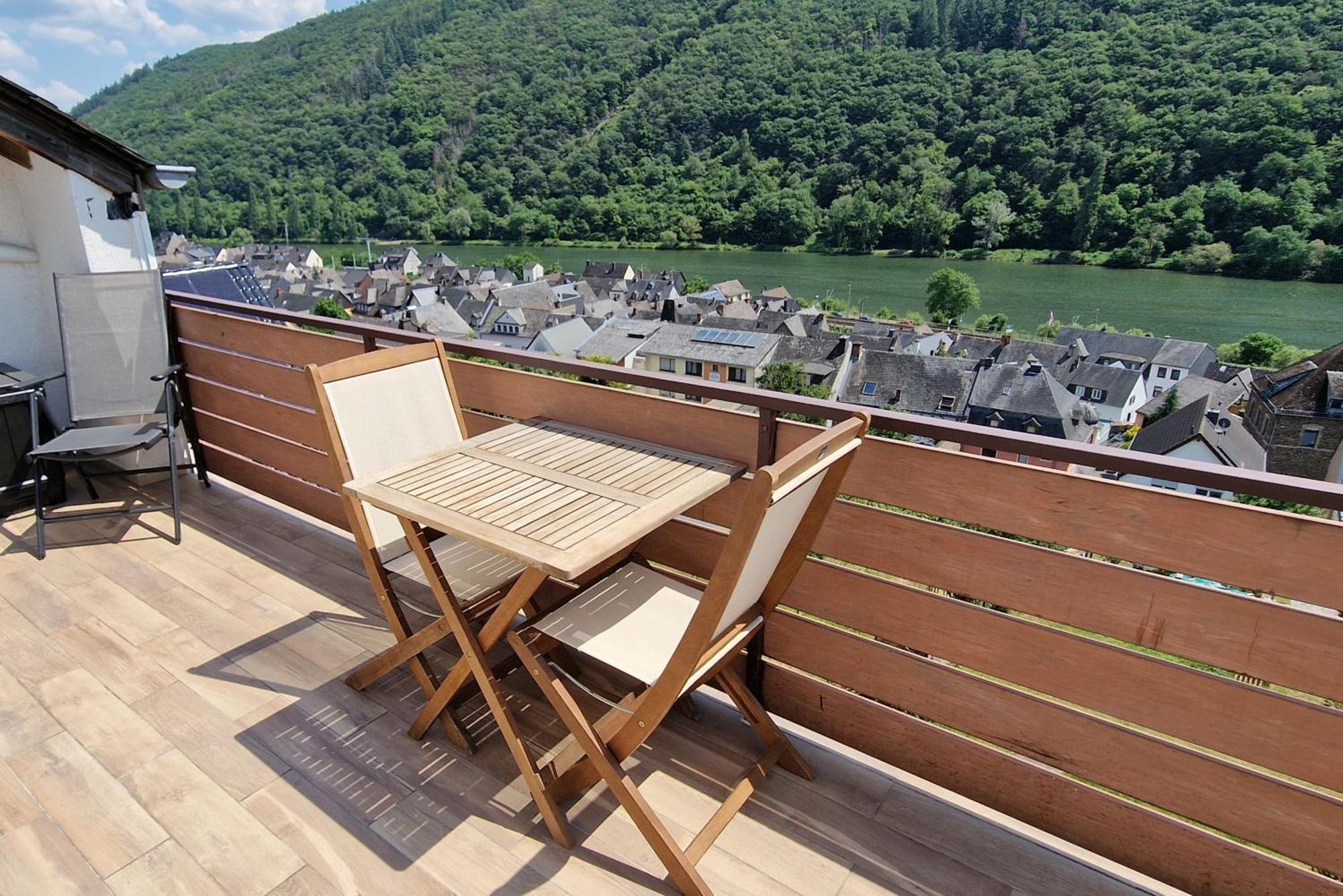 Riesling Appartement For 2 - 4 People - Billiards - Balcony With Mosel View - Parking - Wine Barrel Bar - Fully Equipped Kitchen - Netflix - Waiputv - 3 Km From Cochem Klotten Exterior photo