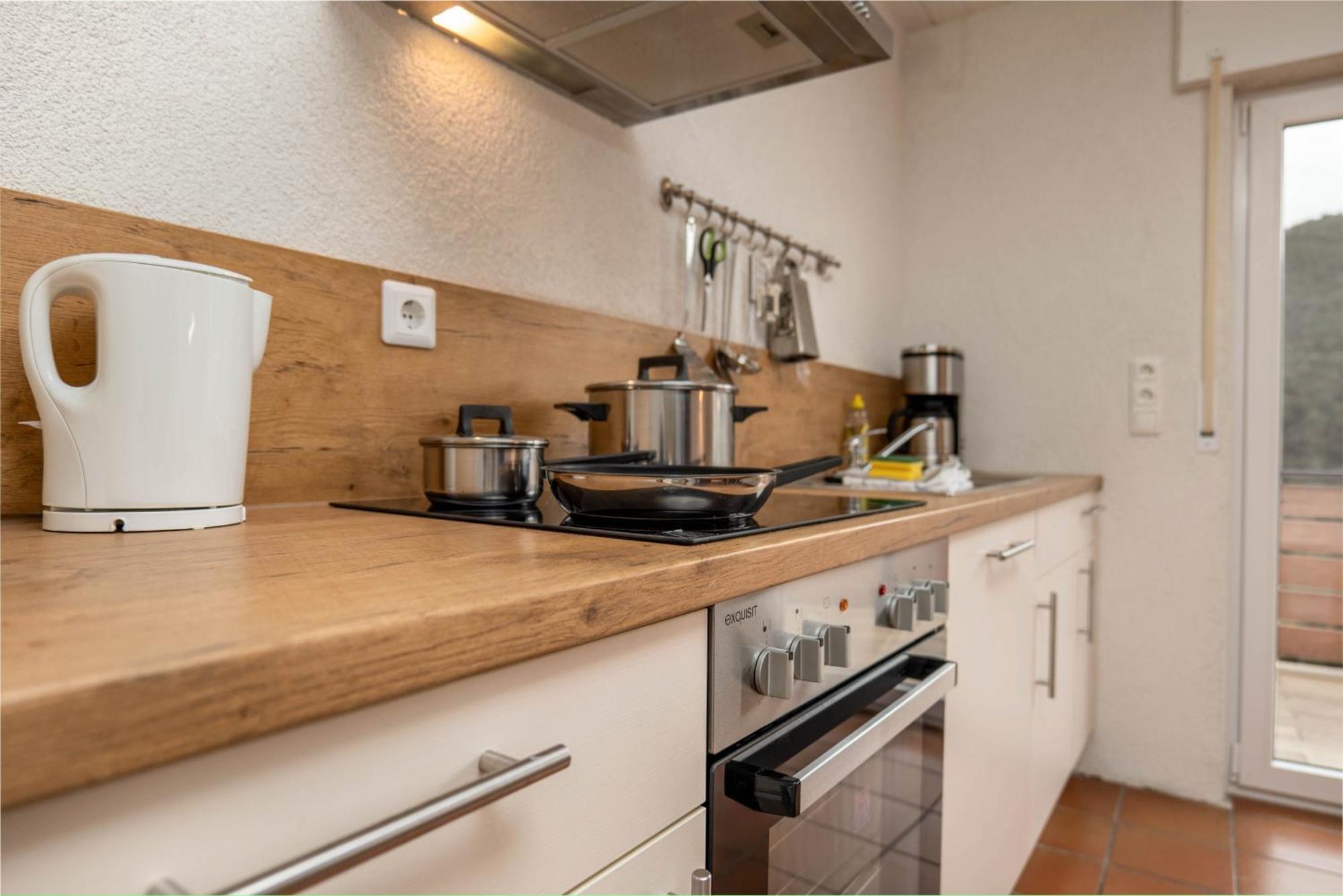 Riesling Appartement For 2 - 4 People - Billiards - Balcony With Mosel View - Parking - Wine Barrel Bar - Fully Equipped Kitchen - Netflix - Waiputv - 3 Km From Cochem Klotten Exterior photo