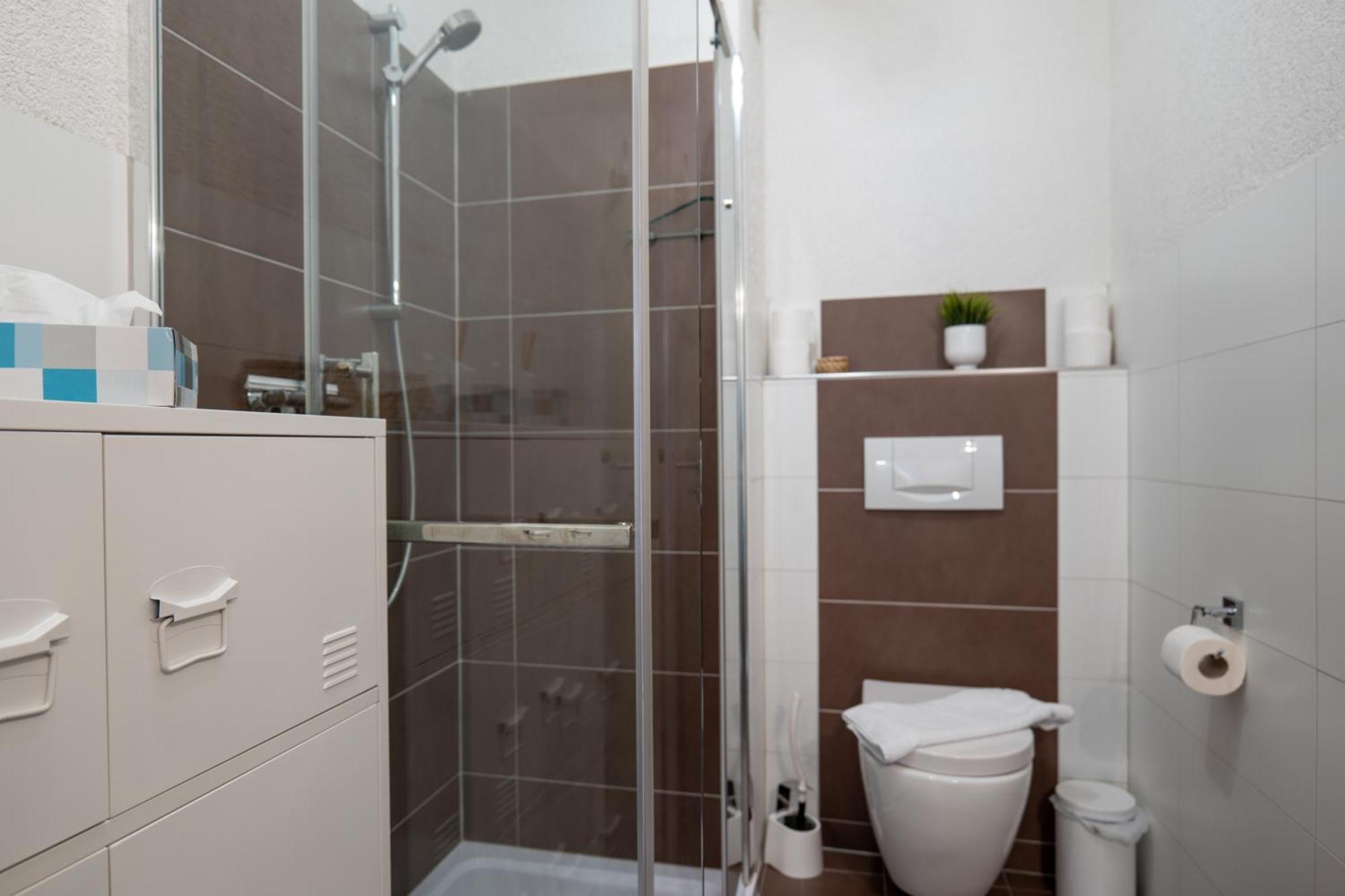 Riesling Appartement For 2 - 4 People - Billiards - Balcony With Mosel View - Parking - Wine Barrel Bar - Fully Equipped Kitchen - Netflix - Waiputv - 3 Km From Cochem Klotten Exterior photo