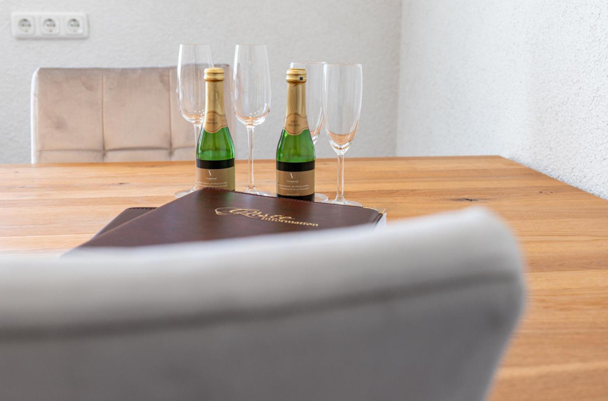 Riesling Appartement For 2 - 4 People - Billiards - Balcony With Mosel View - Parking - Wine Barrel Bar - Fully Equipped Kitchen - Netflix - Waiputv - 3 Km From Cochem Klotten Exterior photo